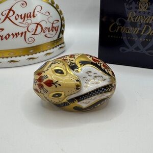 Royal Crown Derby Bone China Paperweight "Country Mouse" Gold Stopper